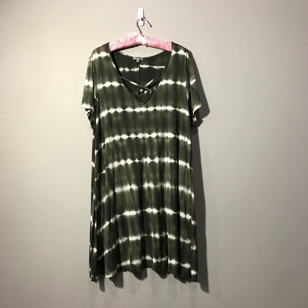 Green criss-crossed neckline dress w/white stripes